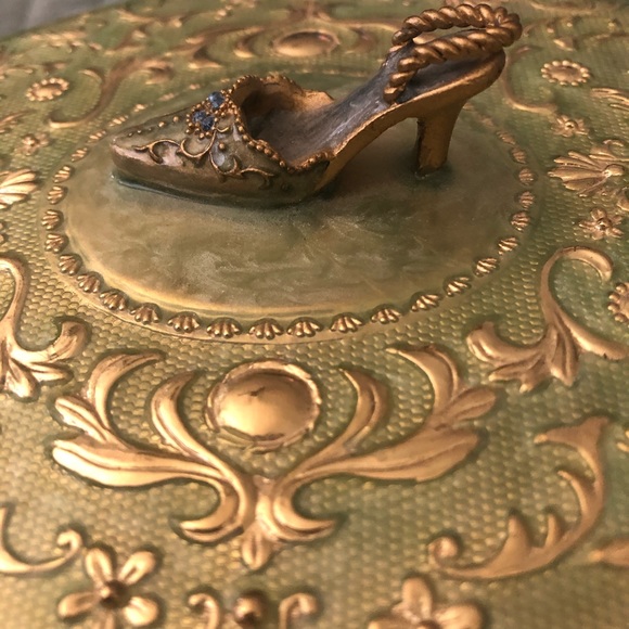 🌴SOLD on Mercari!🌴Victorian dresser jewelry box - Picture 3 of 5